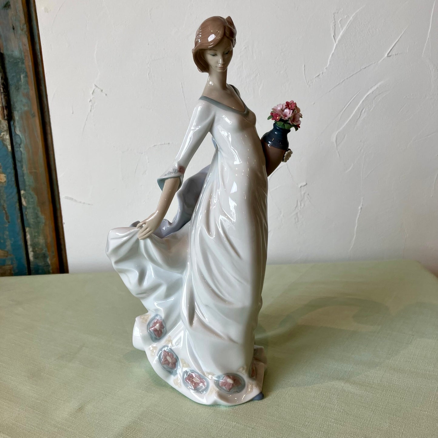 リヤドロ (LLADRO) 花と少女 軽やかな足取り 8242