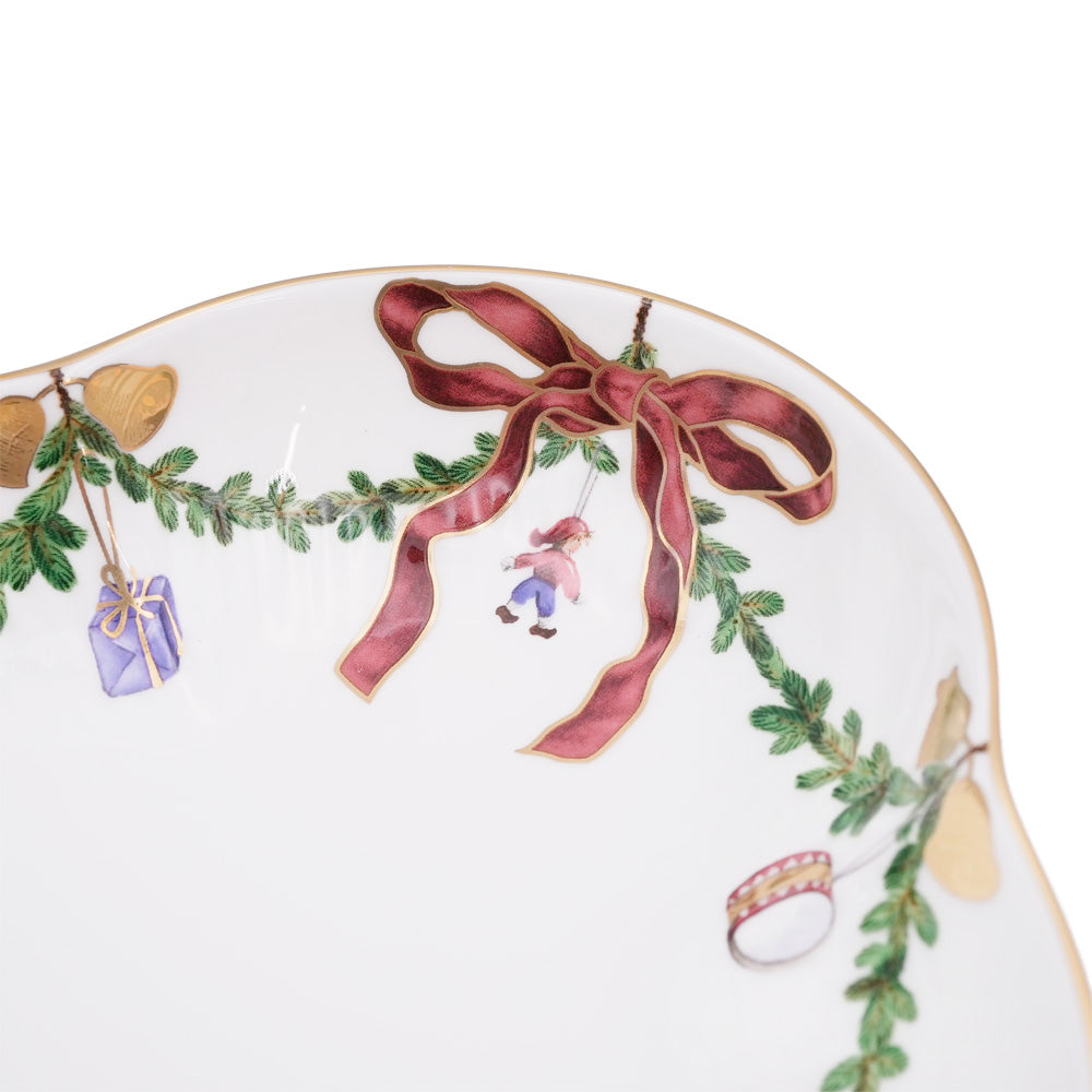 ロイヤルコペンハーゲン スターフルーテッド クリスマス オーバルディッシュ 22×18 2503359