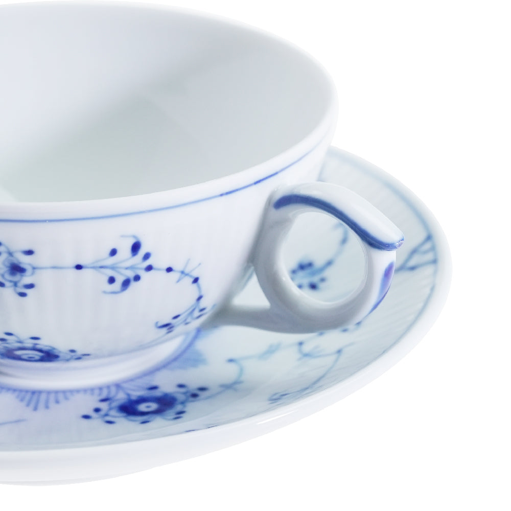 ロイヤルコペンハーゲン ブルーフルーテッド プレイン ティーカップ＆ソーサー 1-101-077