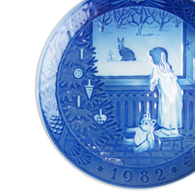 ロイヤルコペンハーゲン イヤープレート 1982年 クリスマスを待ちこがれて