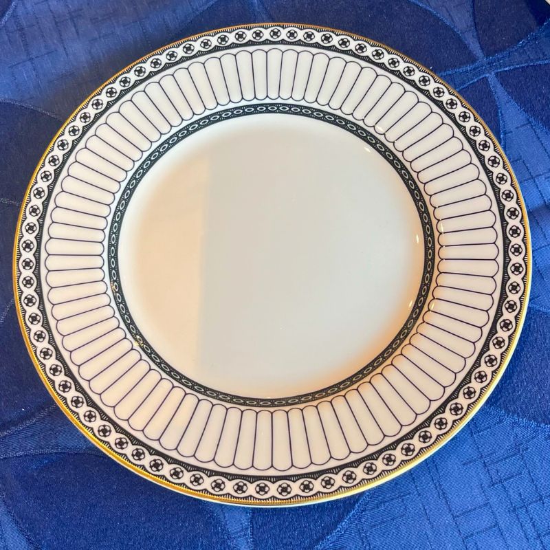 【イギリス製】ウェッジウッド (WEDGWOOD) コロネード ブラック プレート18cm 壺マーク