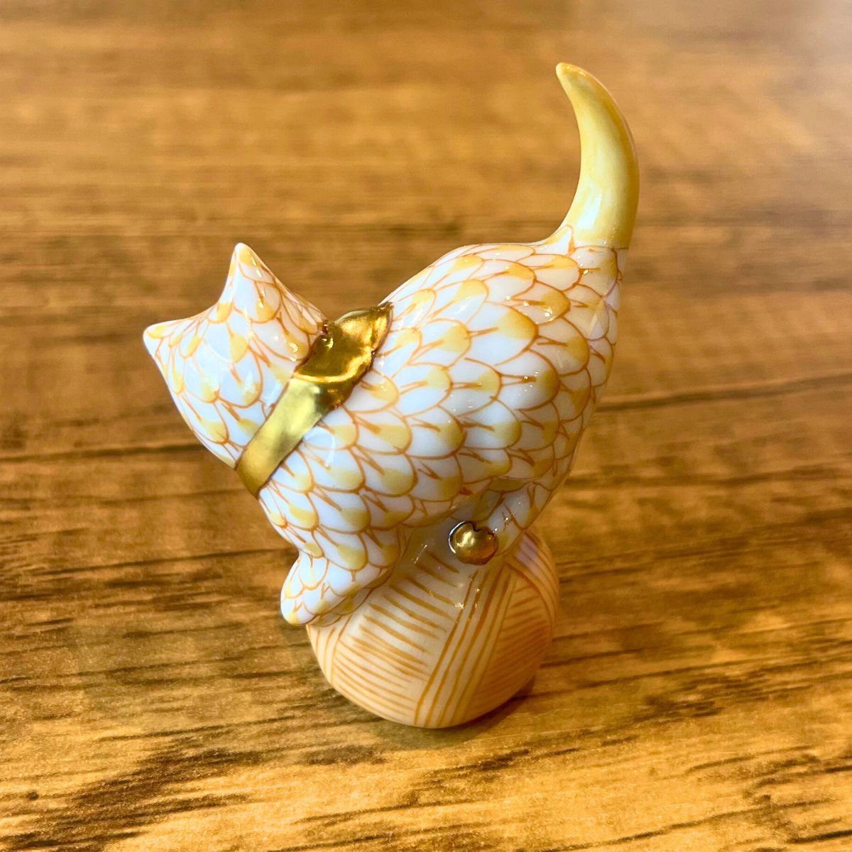 ヘレンド (HEREND) 人形 玉にのった猫 05221-0-00