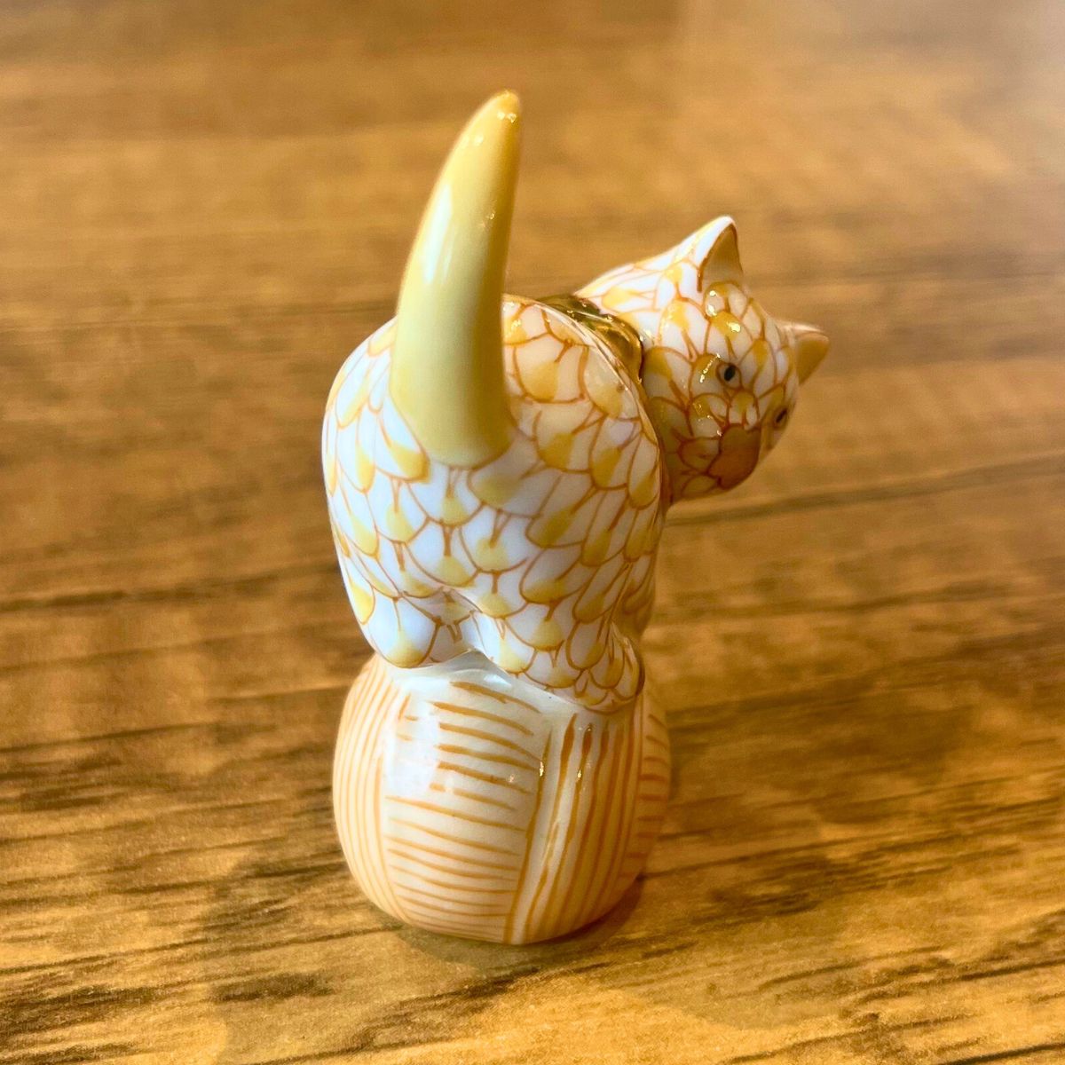 ヘレンド (HEREND) 人形 玉にのった猫 05221-0-00