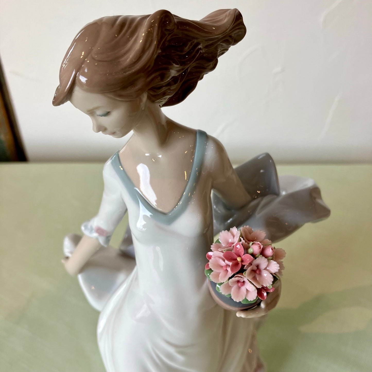 リヤドロ (LLADRO) 花と少女 軽やかな足取り 8242
